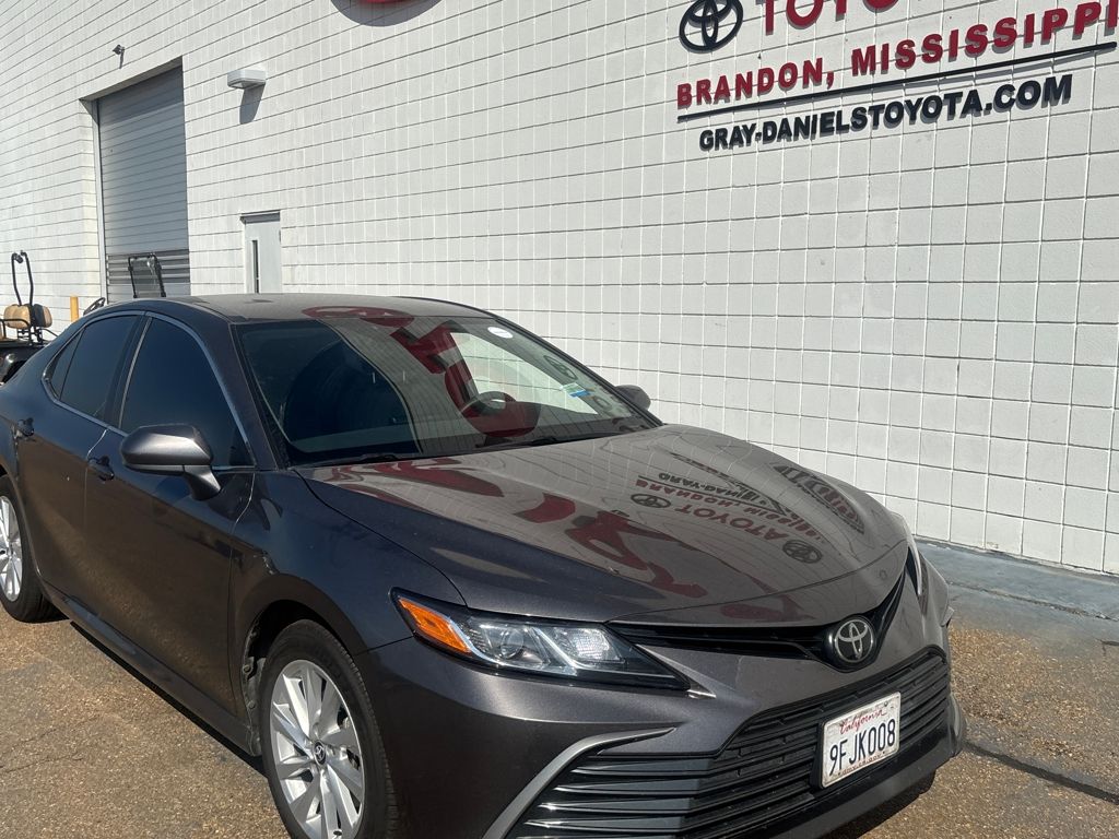 2023 Toyota Camry LE photo 3