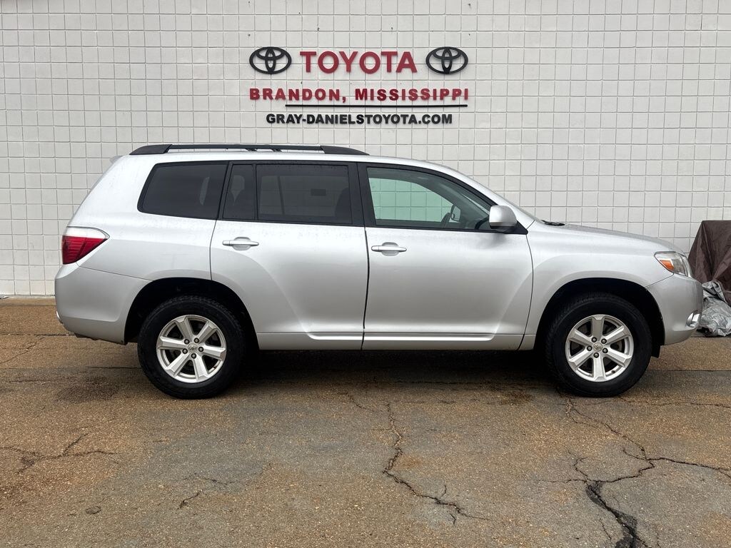 Used 2010 Toyota Highlander SE SUV