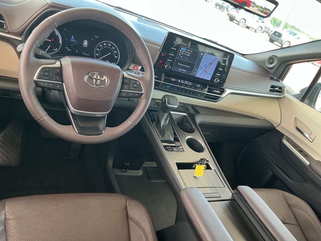 2024 Toyota Sienna Platinum photo 2