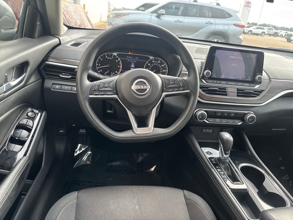 Used 2023 Nissan Altima 2.5 SV Sedan