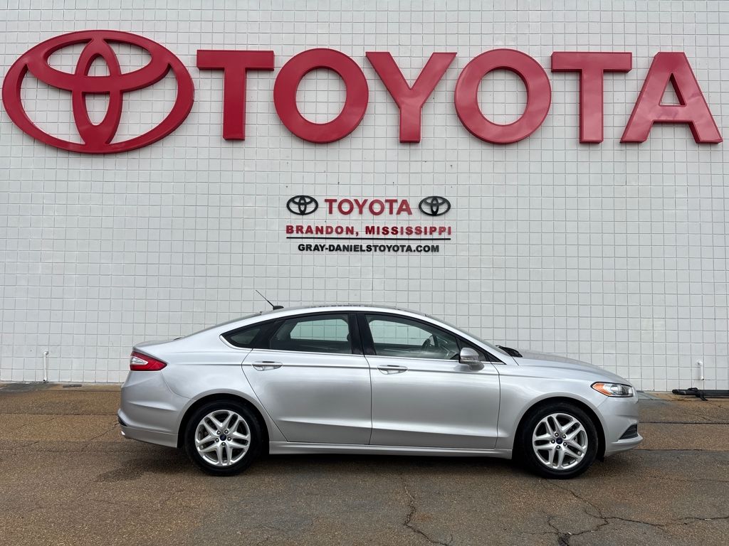 2016 Ford Fusion SE photo 4