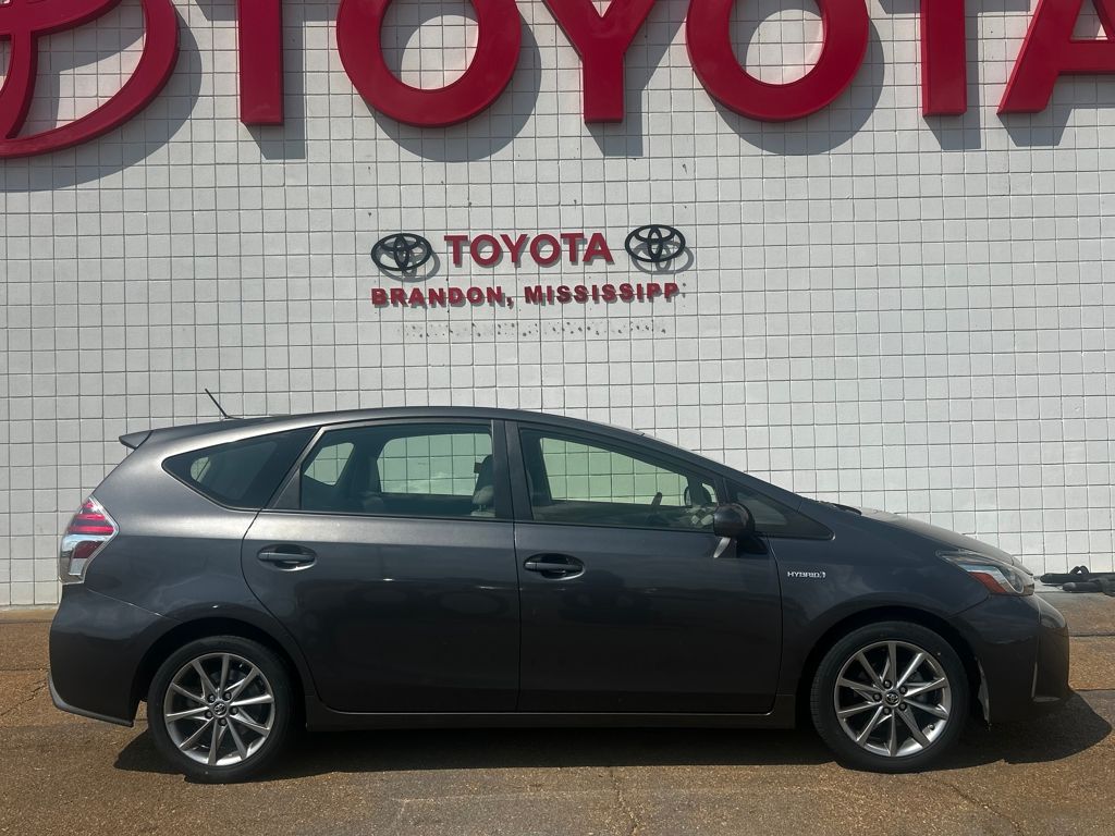 2016 Toyota Prius V Five photo 3