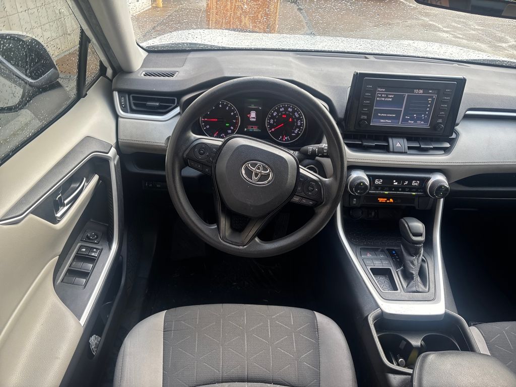 2019 Toyota RAV4 XLE photo 2
