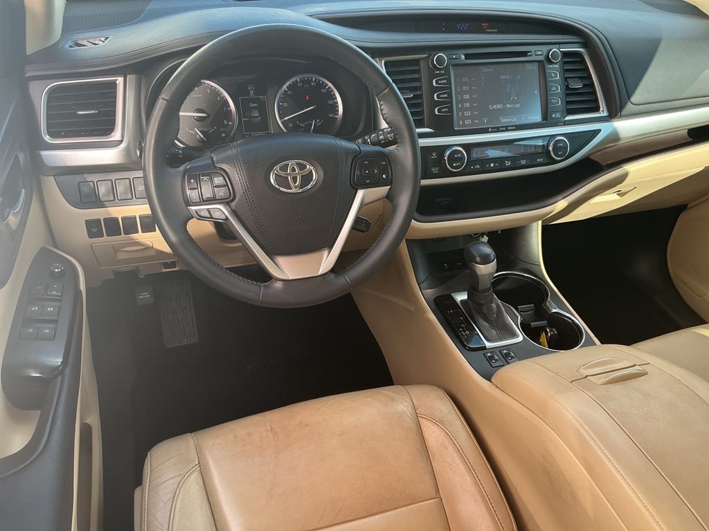 2016 Toyota Highlander XLE photo 2