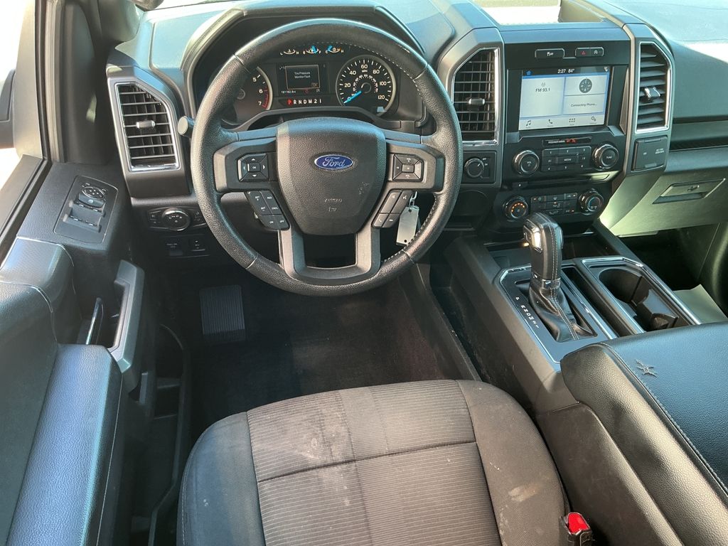 2016 Ford F-150 XLT photo 2