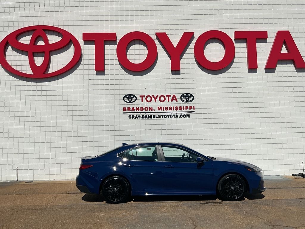 2025 Toyota Camry SE photo 4