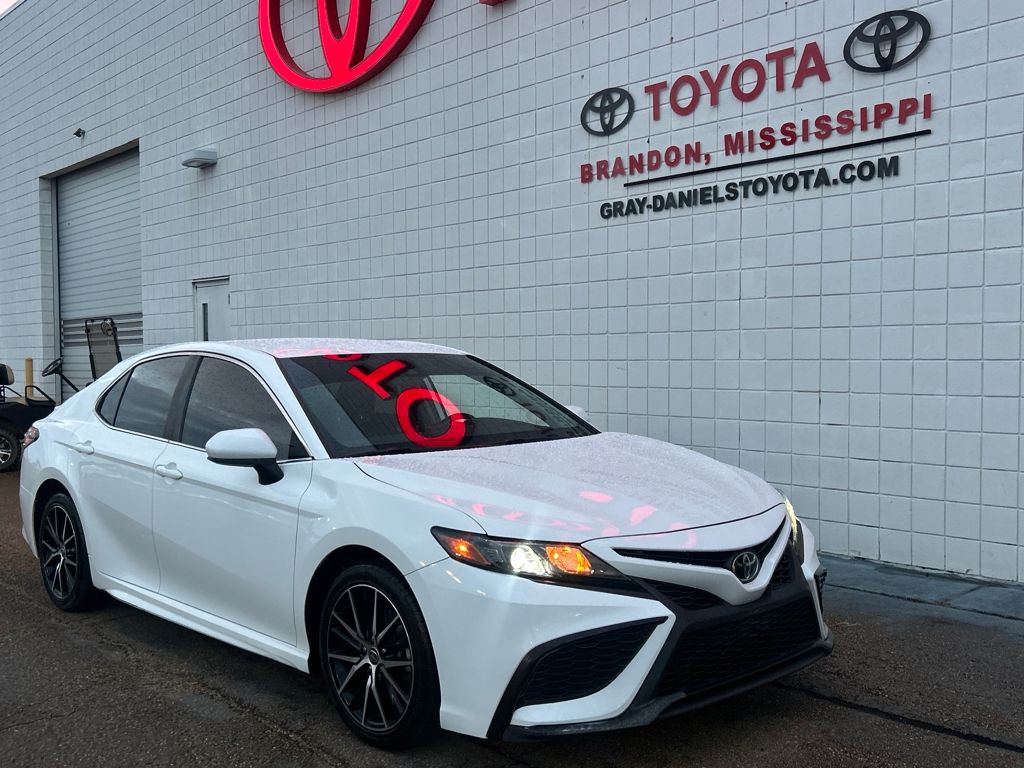 2021 Toyota Camry SE photo 3