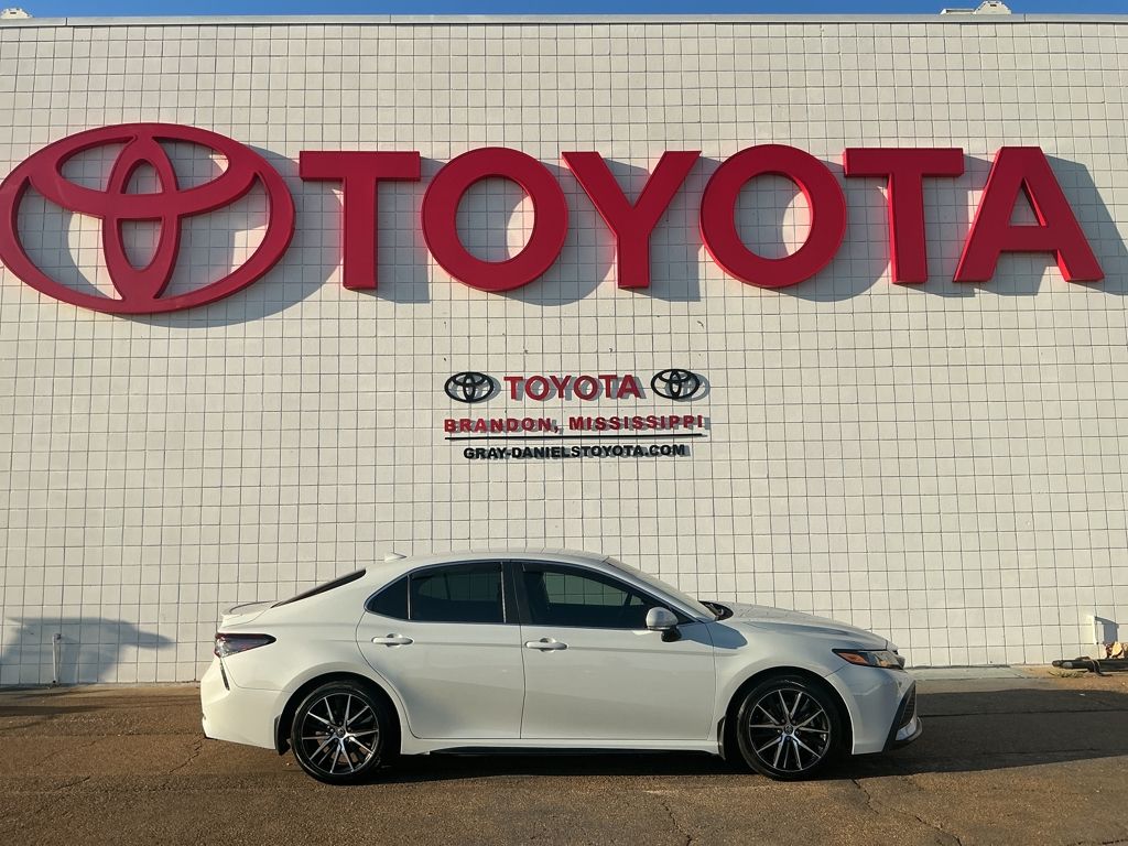 2022 Toyota Camry SE photo 4