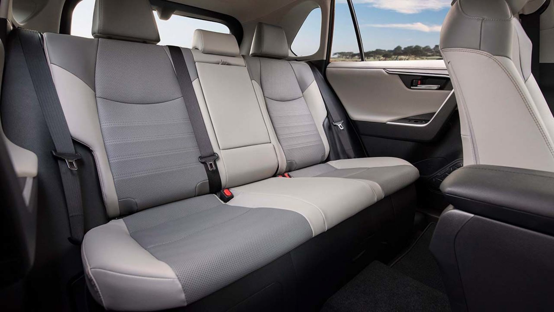 Rav4Hybrid-seats.jpg
