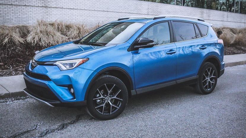 2016-toyota-rav4-se-1.jpg