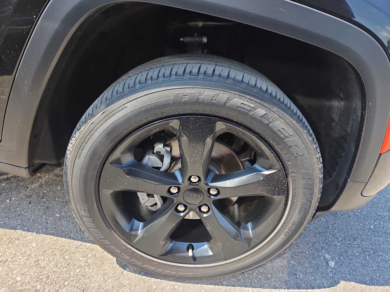 2023 Jeep Grand Cherokee Altitude photo 2