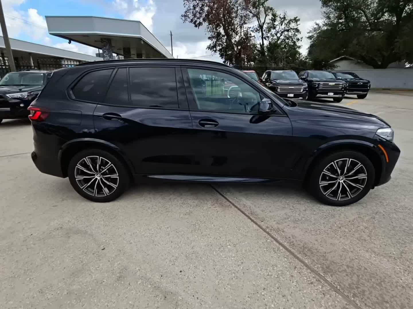 2022 Bmw X5 M50i photo 2