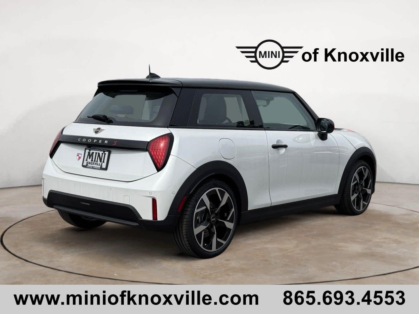 View vehicle photo 3
