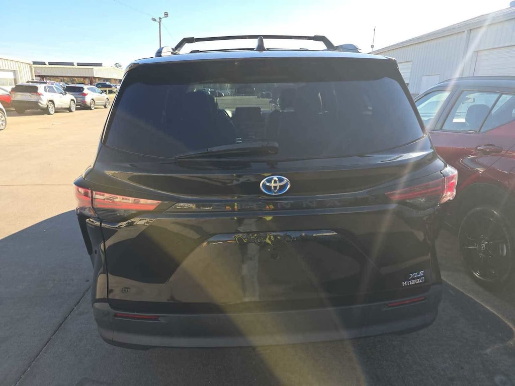 Used 2021 Toyota Sienna XLE Van