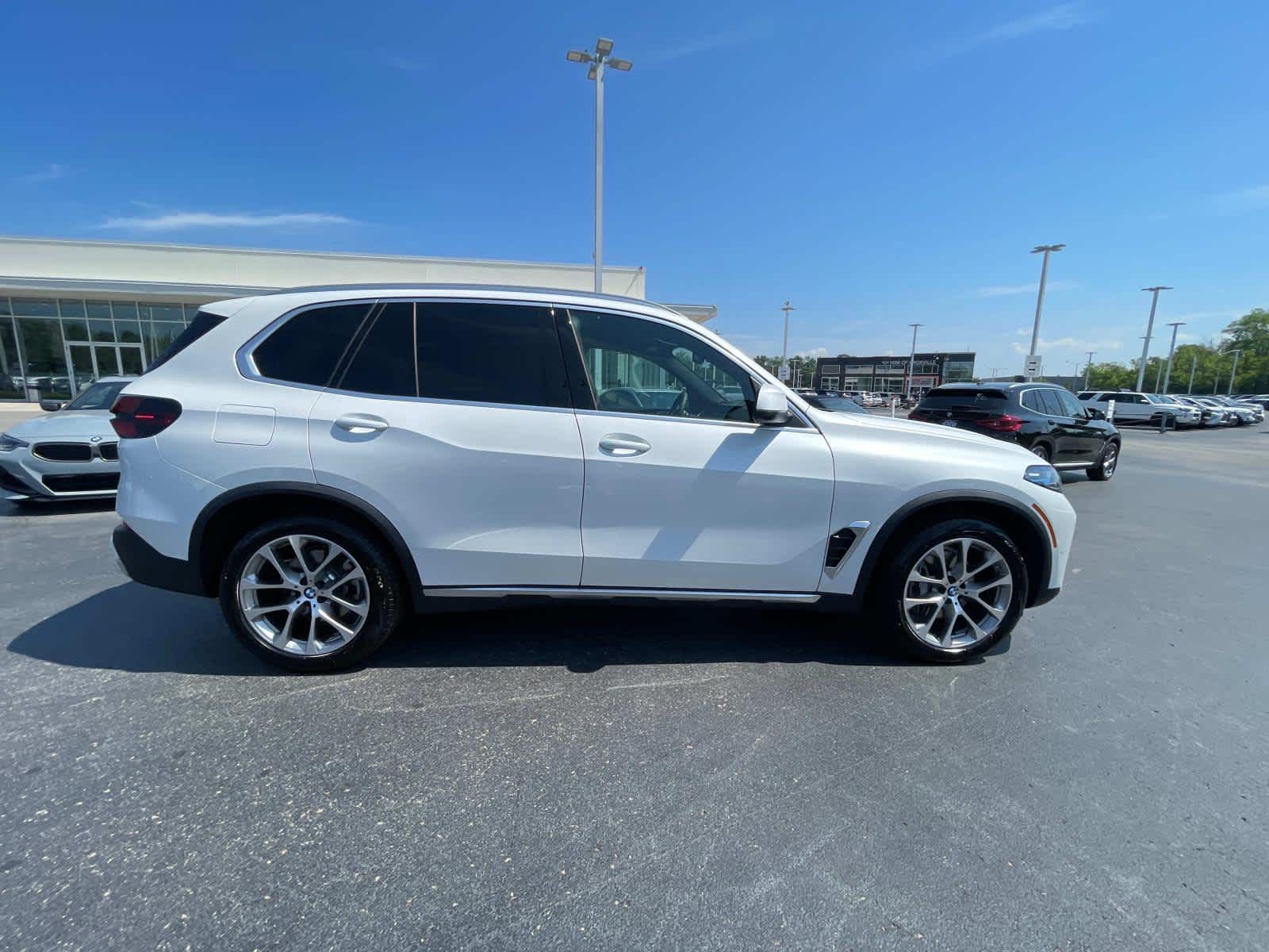 Used 2024 BMW X5 40i with VIN 5UX23EU08R9S30030 for sale in Knoxville, TN