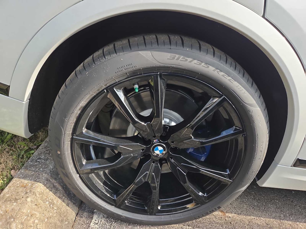 New 2026 BMW X7 M60i SUV