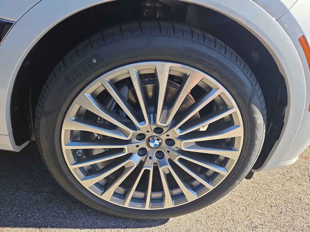 New 2026 BMW X7 xDrive40i SUV