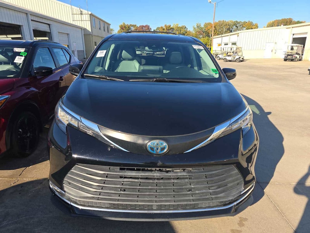 Used 2021 Toyota Sienna XLE Van