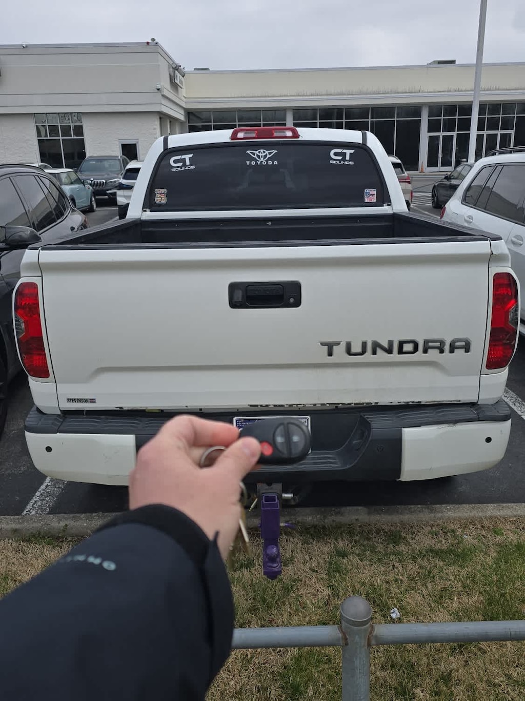 Used 2014 Toyota Tundra Platinum Crewmax 5.7L FFV V8 6-Spd AT SE) Truck Crew Max