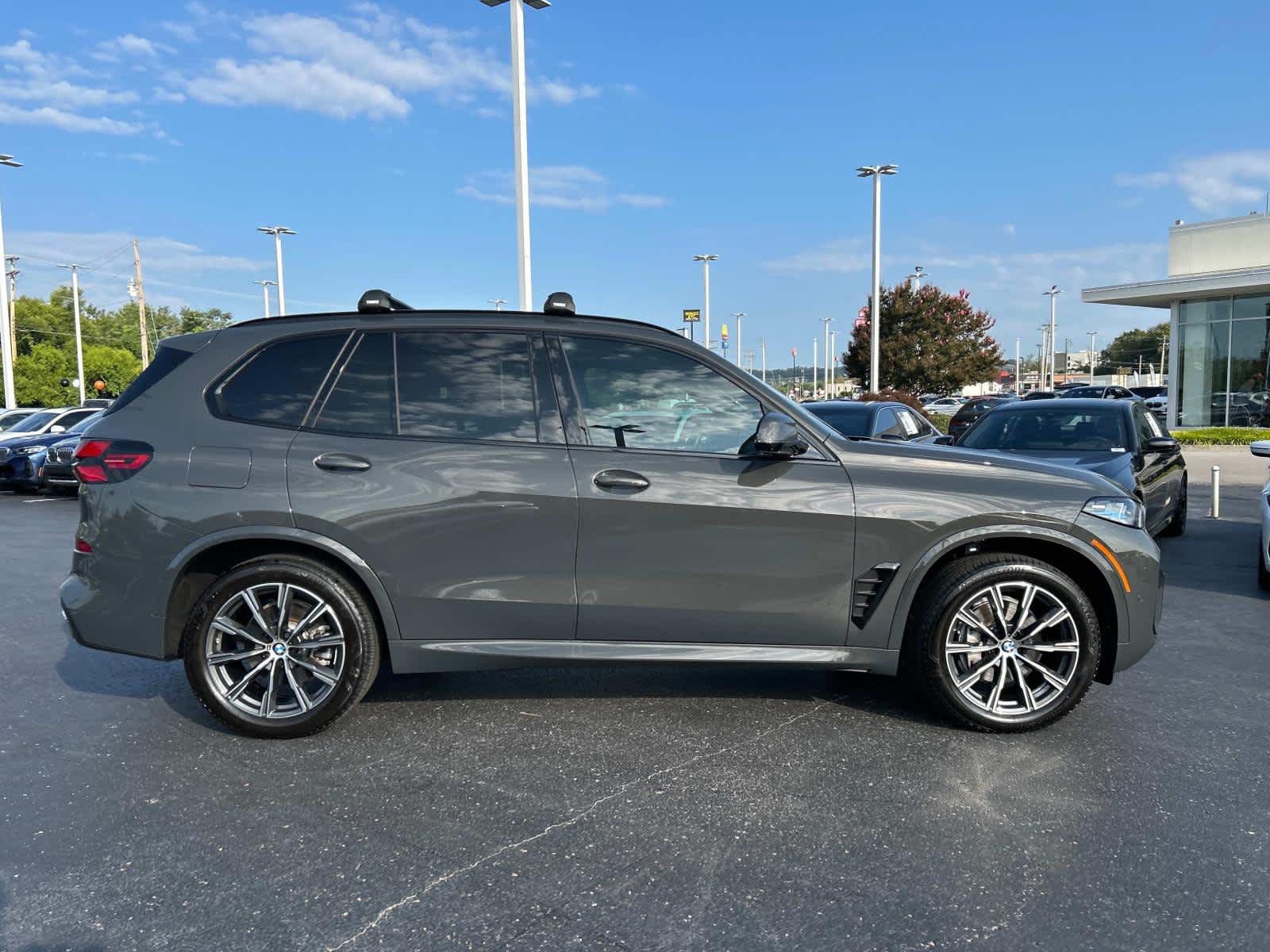 Used 2024 BMW X5 40i with VIN 5UX23EU08R9T70014 for sale in Knoxville, TN