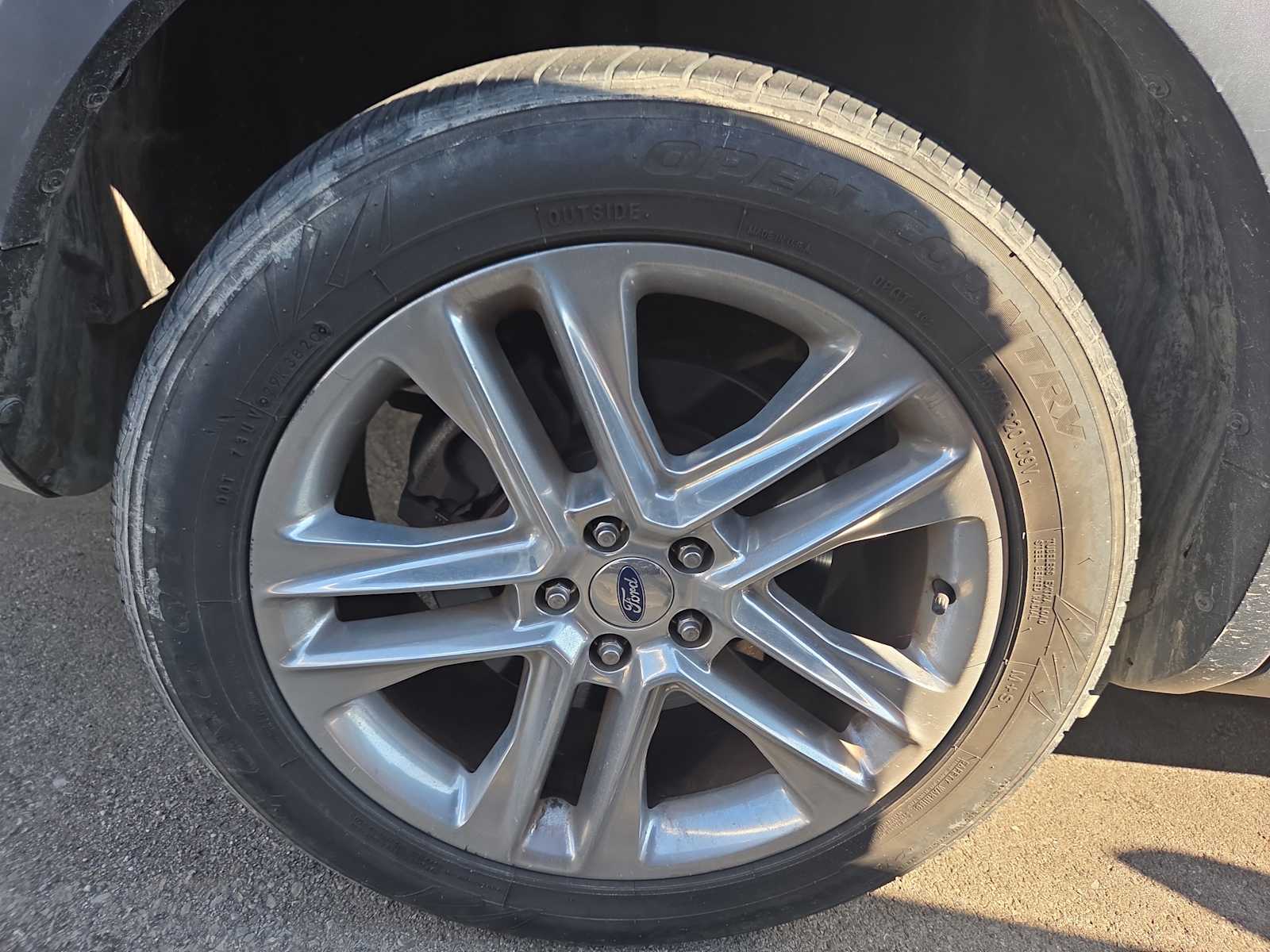 2016 Ford Explorer XLT photo 2