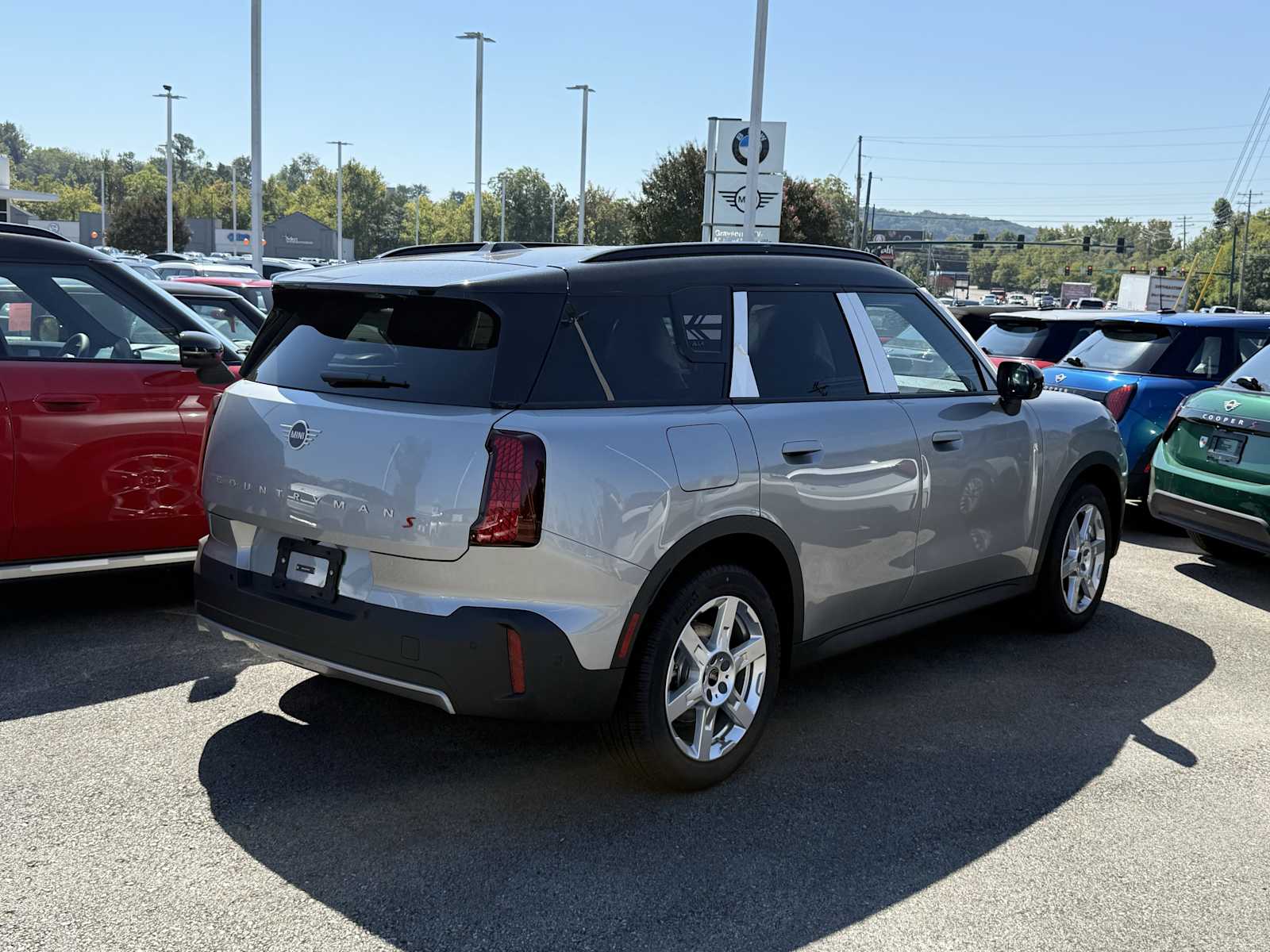 View vehicle photo 3