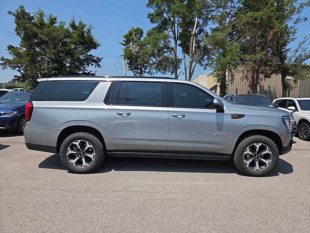 Used 2025 GMC Yukon XL AT4 Ultimate SUV
