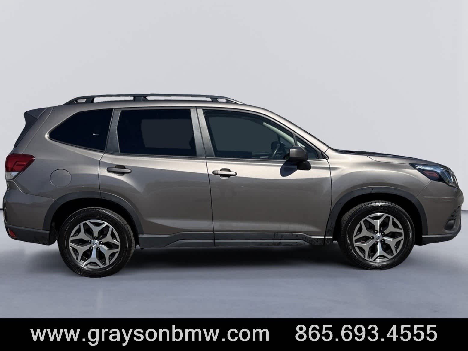 2022 Subaru Forester Premium photo 2