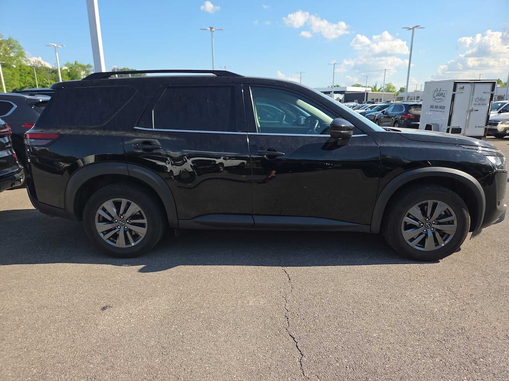 Used 2024 Nissan Pathfinder SV SUV