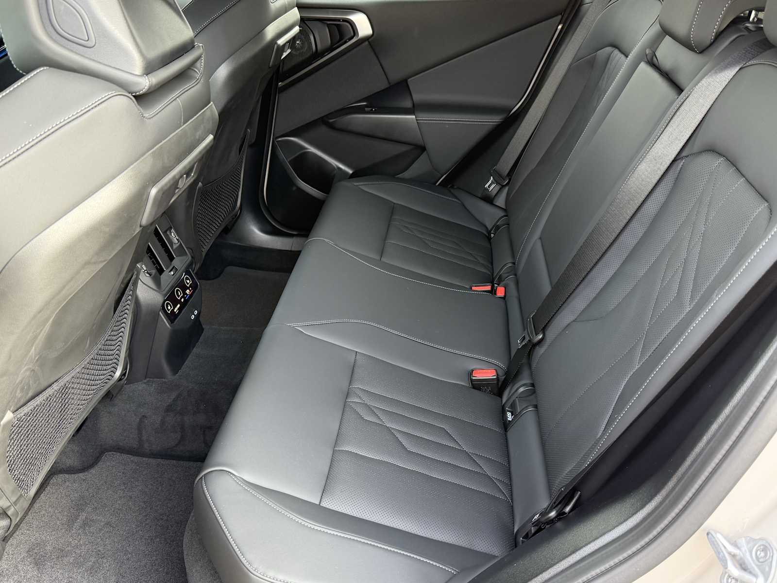 2025 BMW X3 30 - Photo 27
