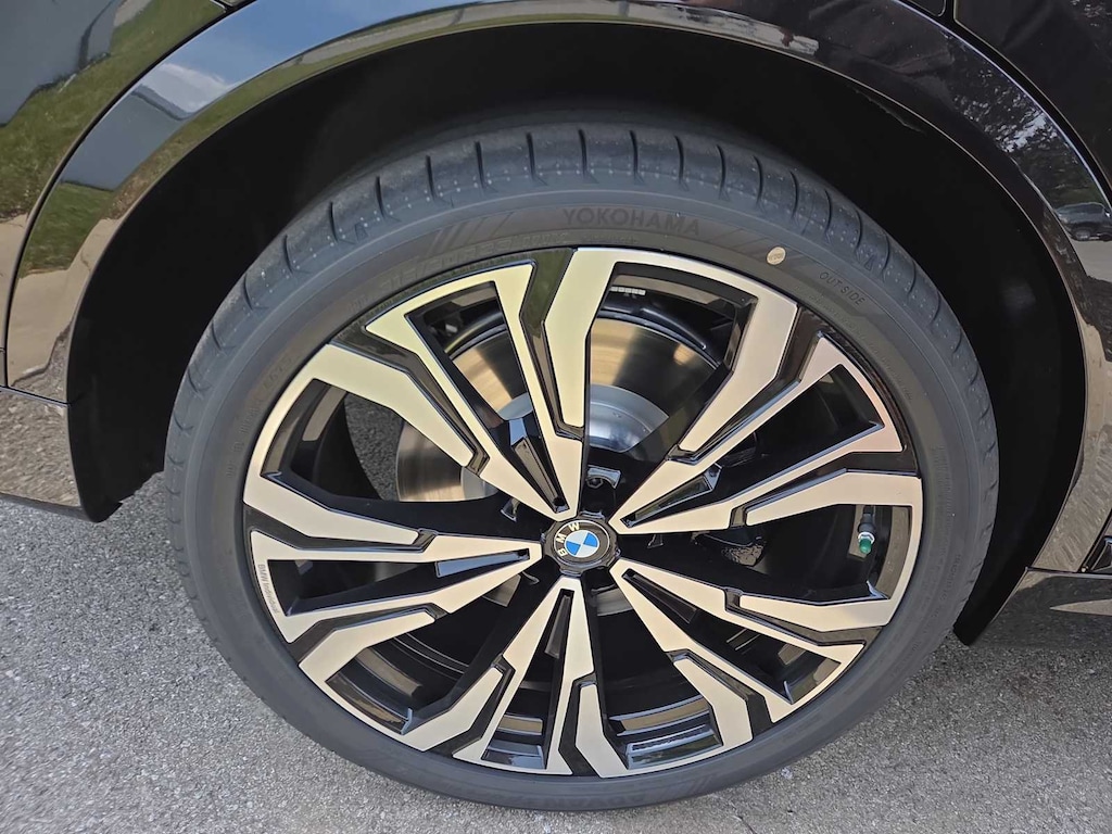 New 2027 BMW X7 M60i SUV