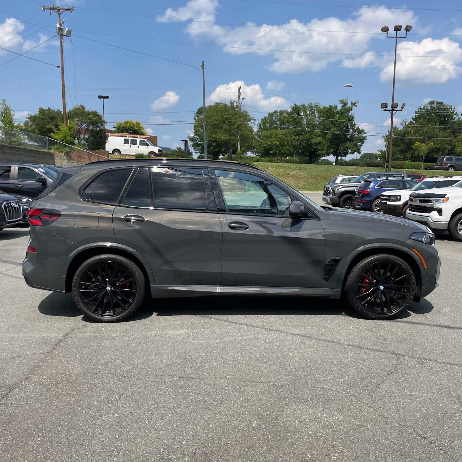 Used 2024 BMW X5 40i with VIN 5UX23EU00R9U24180 for sale in Knoxville, TN