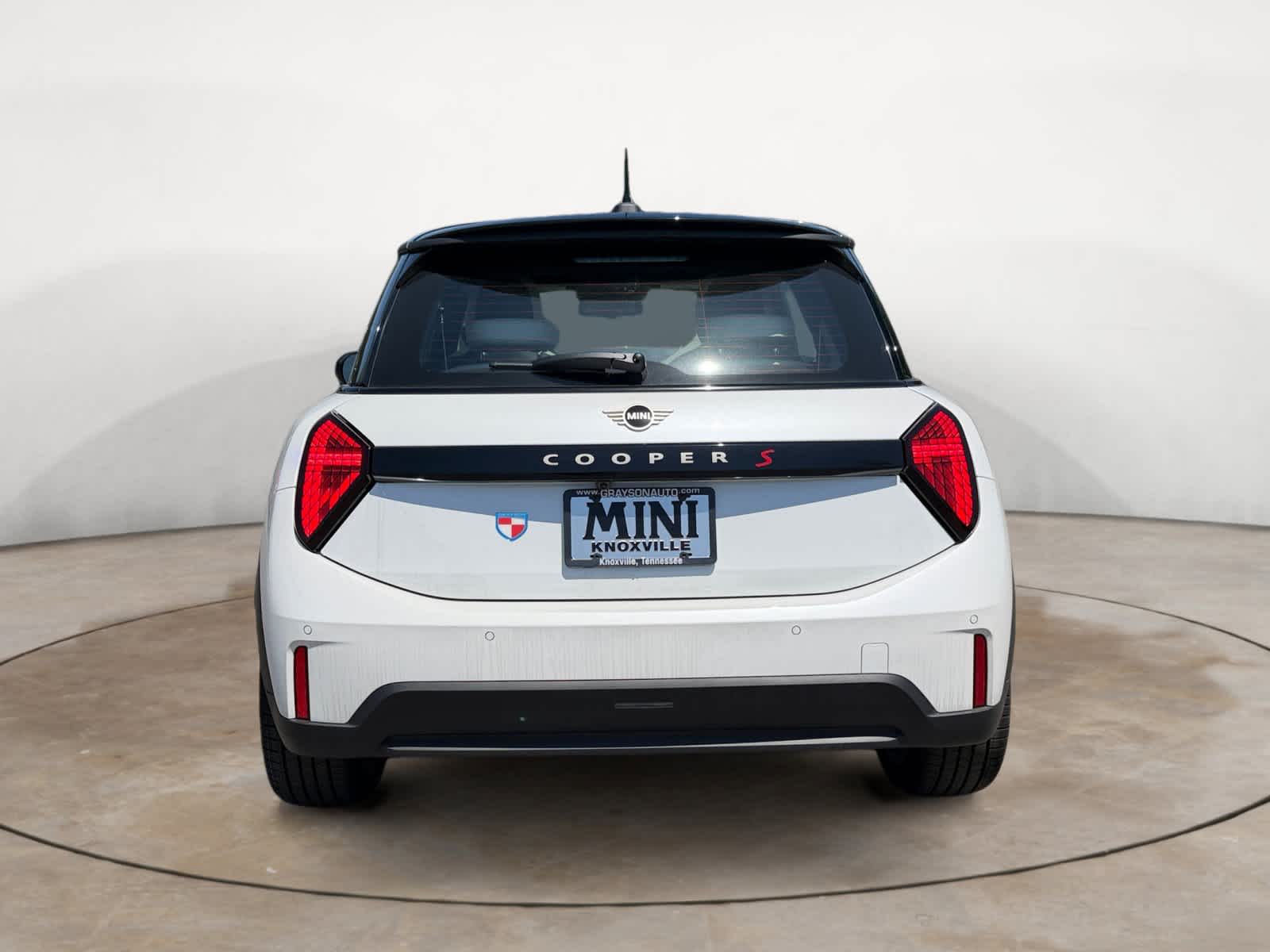 View vehicle photo 4