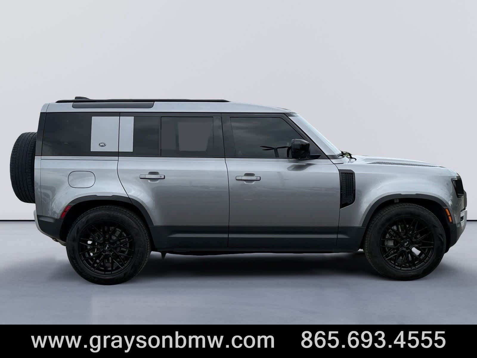 2020 Land Rover Defender SE photo 2