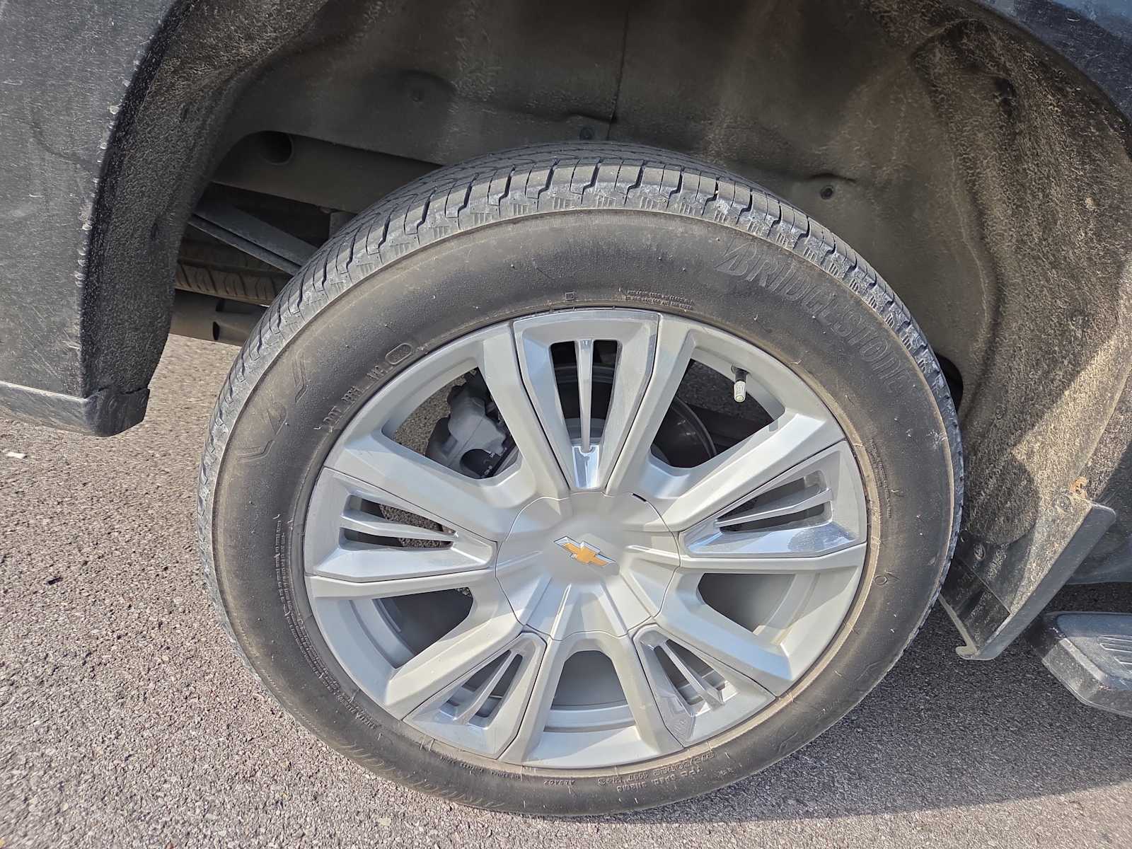 2023 Chevrolet Silverado 1500 High Country photo 4