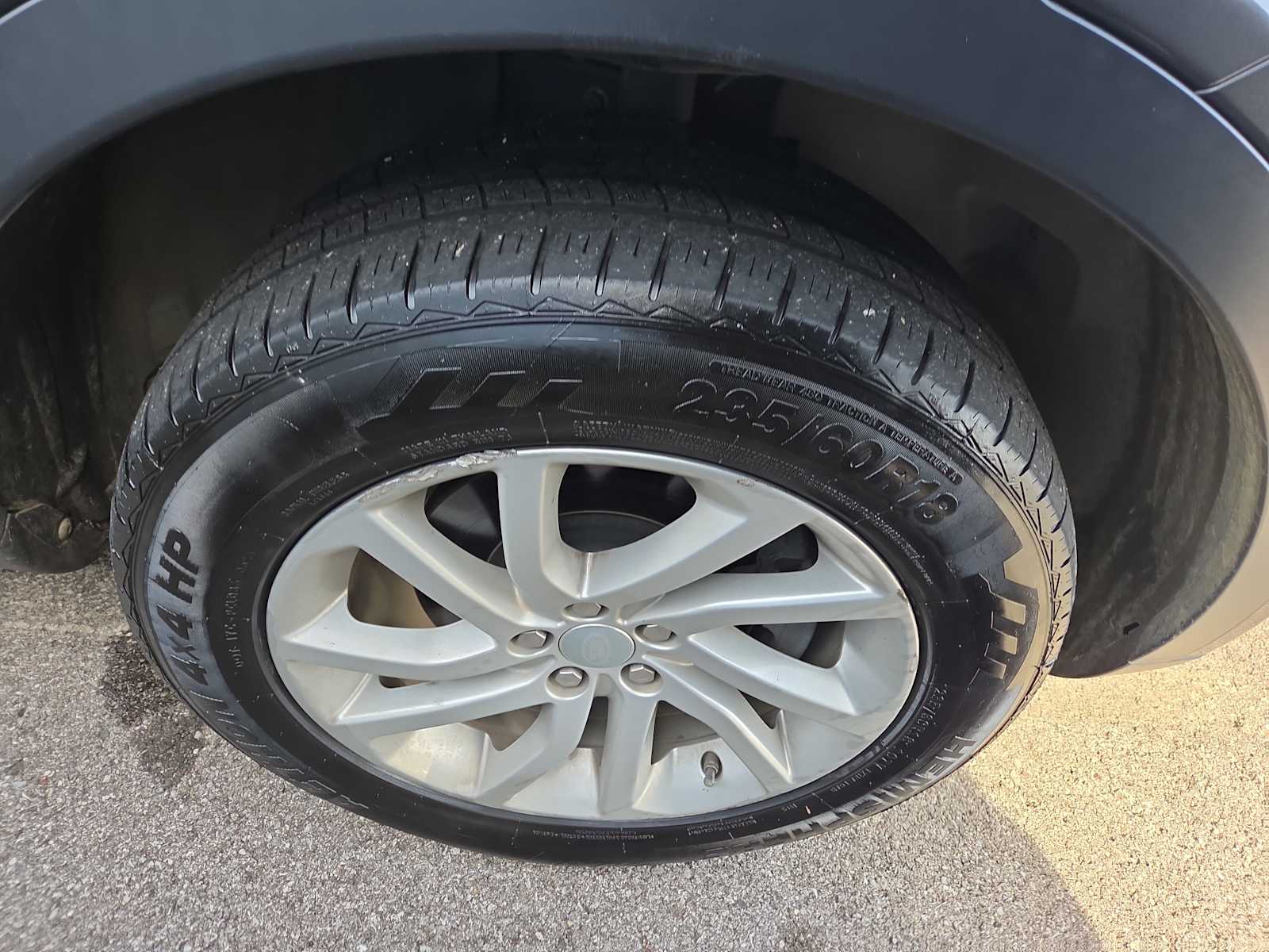 2016 Land Rover Discovery Sport HSE photo 2