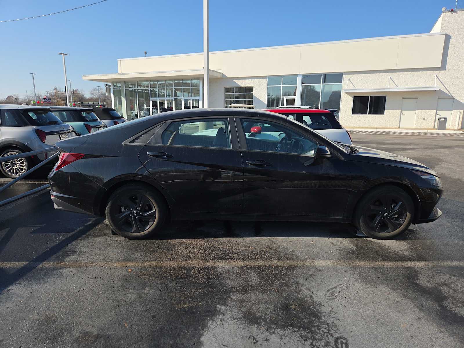 2023 Hyundai Elantra SEL photo 3