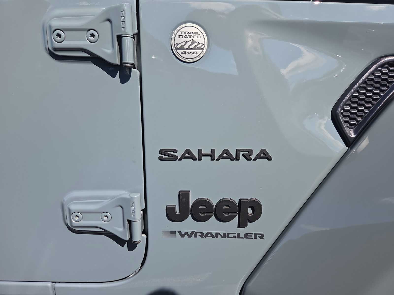 2024 Jeep Wrangler Sahara photo 2