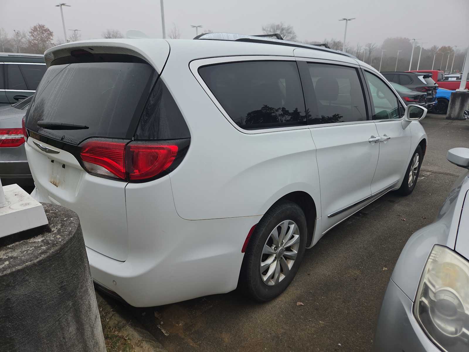 2019 Chrysler Pacifica Touring L photo 3