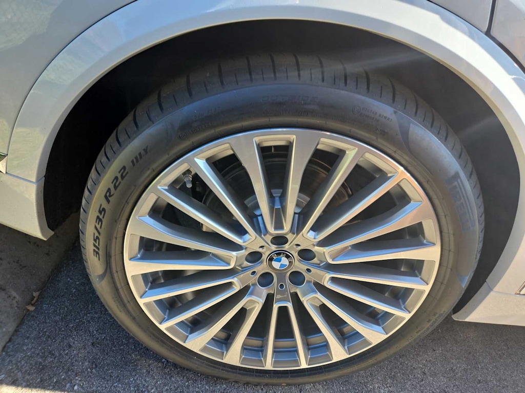 New 2026 BMW X7 xDrive40i SUV