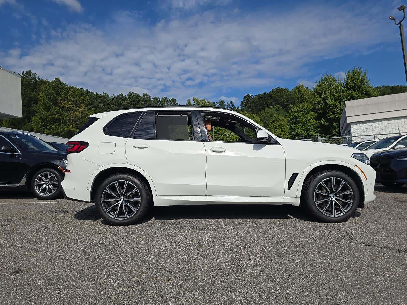 2022 Bmw X5 M50i photo 2