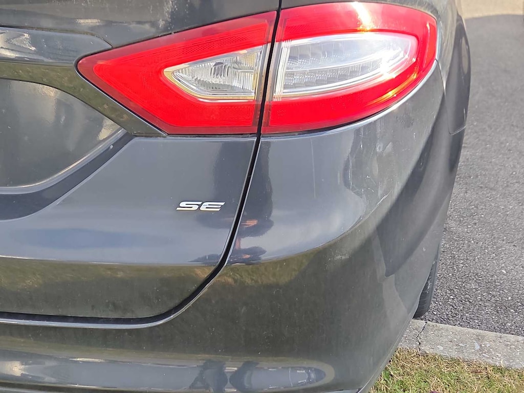 Used 2014 Ford Fusion SE Sedan