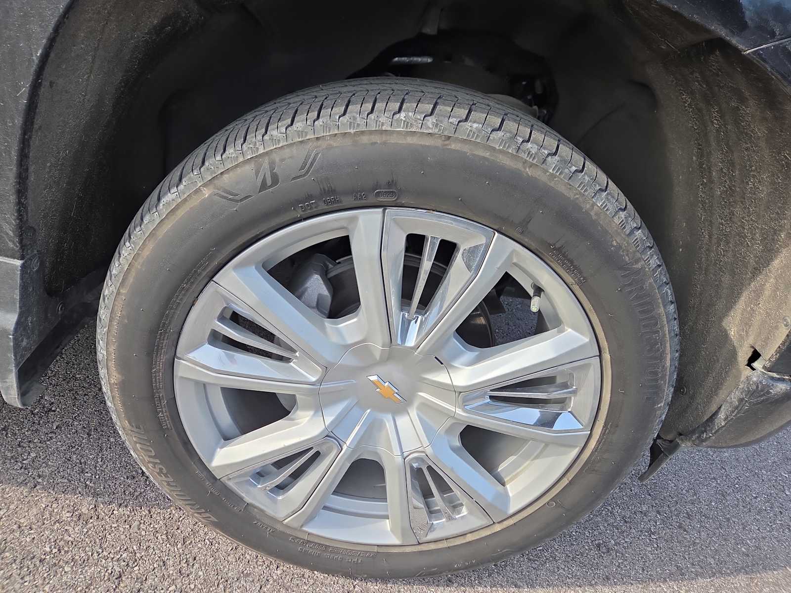 2023 Chevrolet Silverado 1500 High Country photo 2