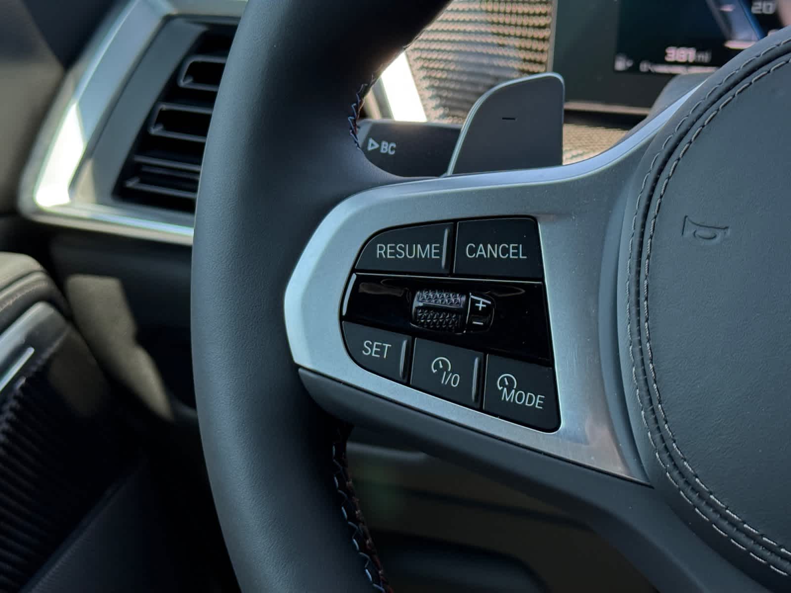 2026 BMW X6 M60i - Photo 24