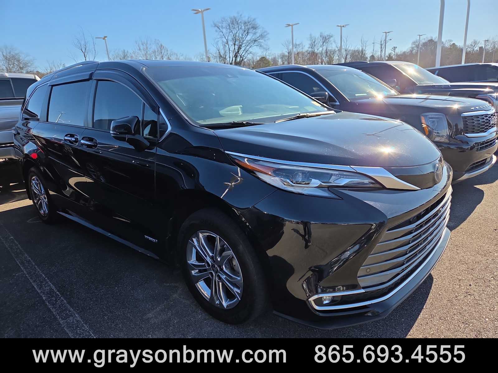 2021 Toyota Sienna Platinum's photo