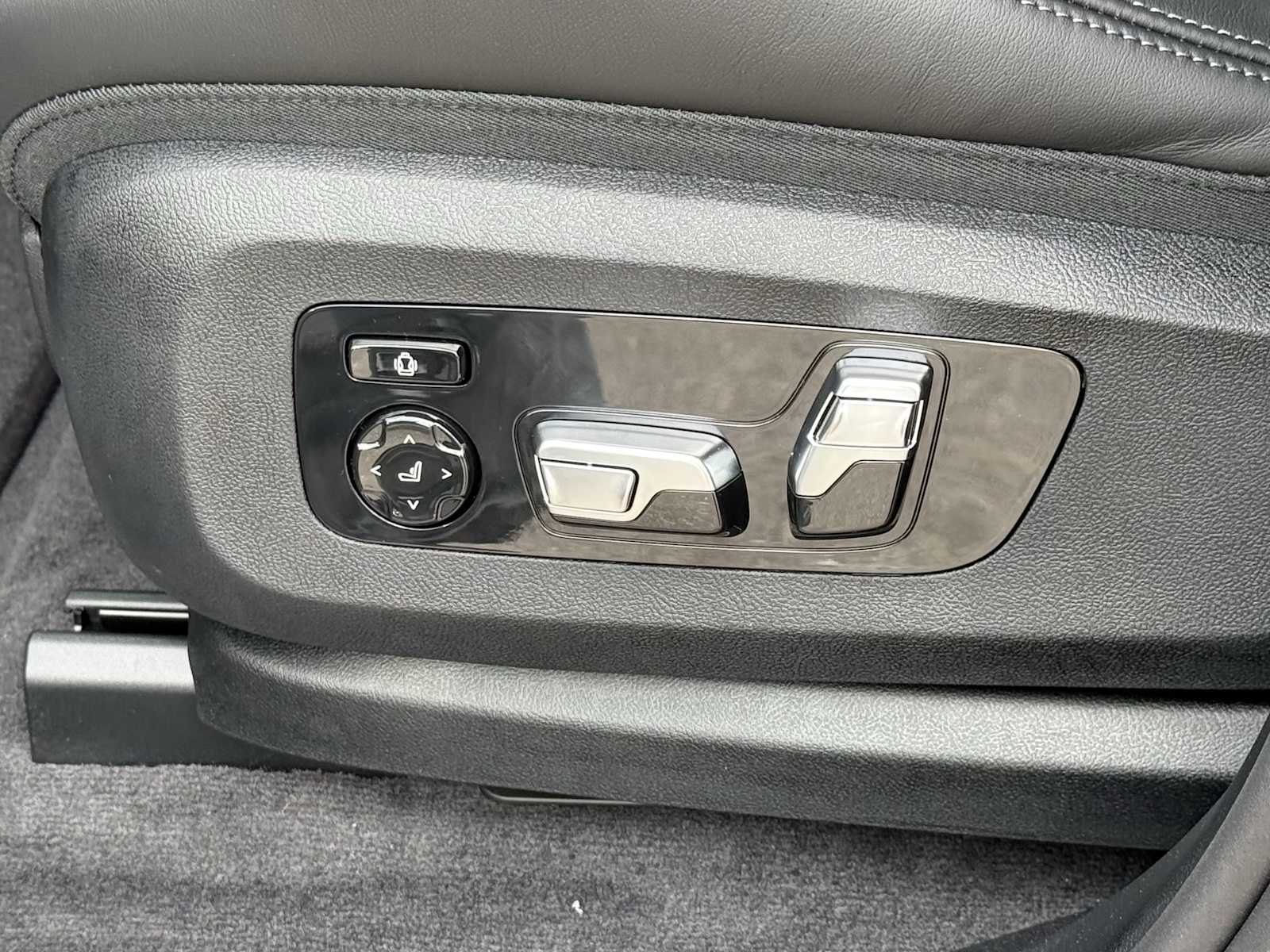 2026 BMW XM Base - Photo 11