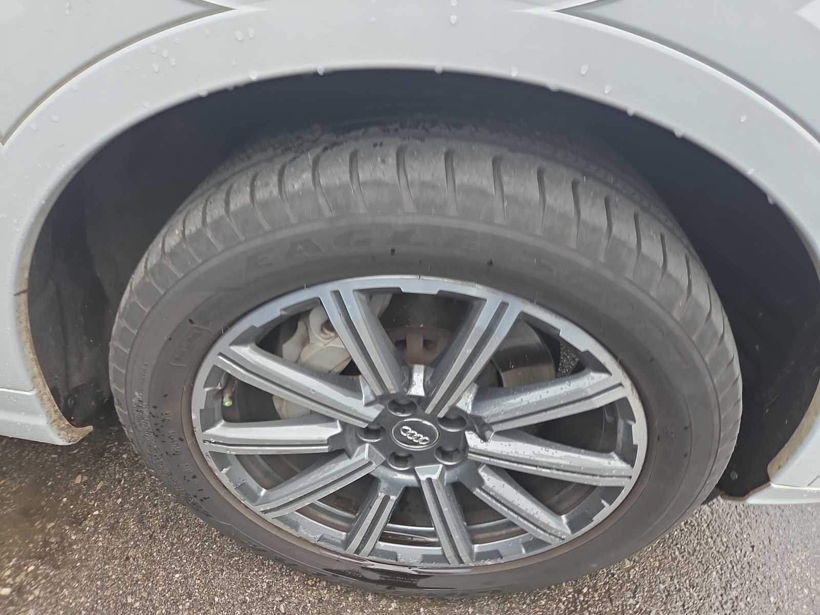 2017 Audi Q7 Prestige photo 2