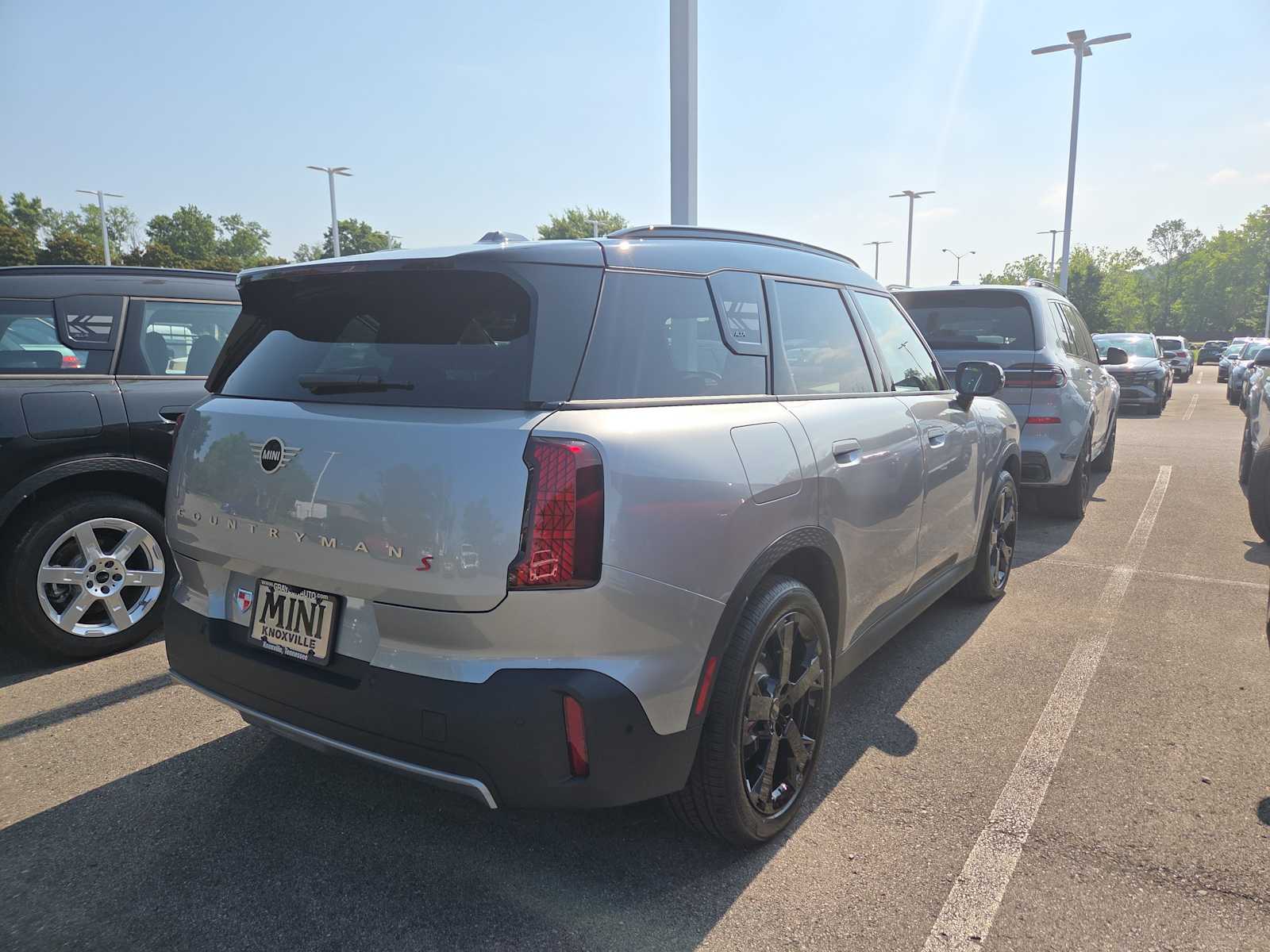 View vehicle photo 4