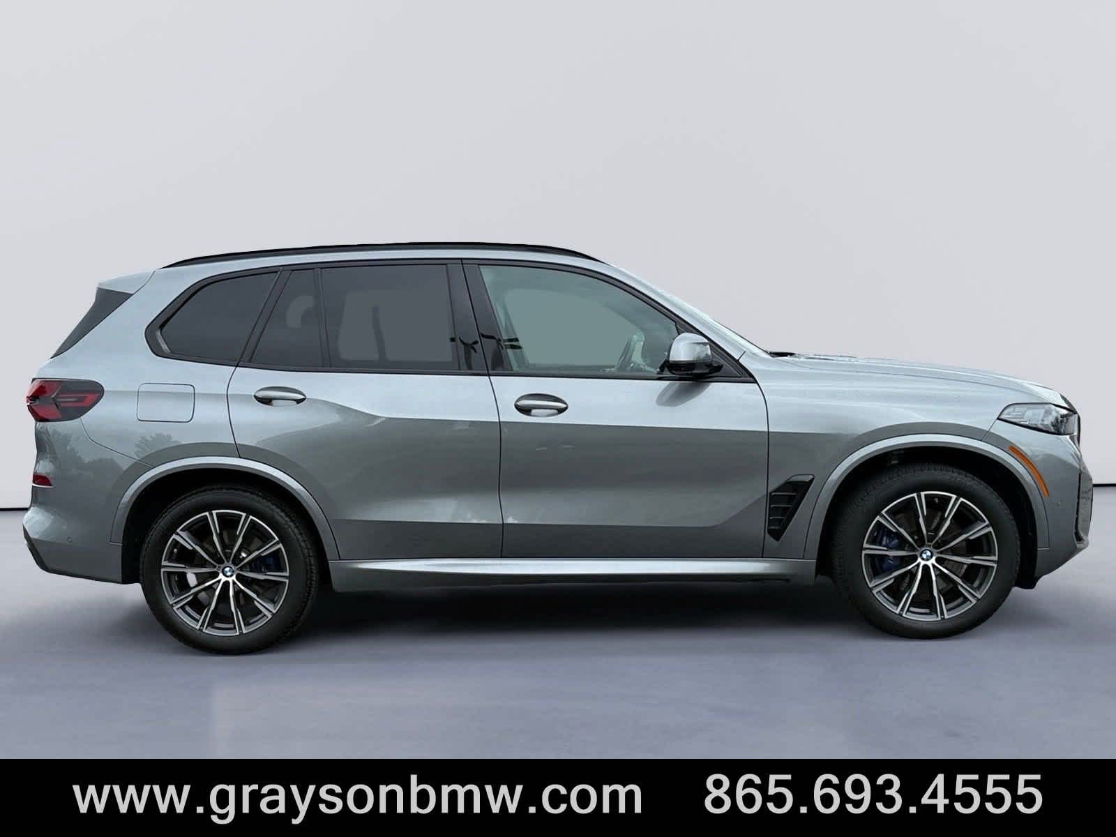Used 2024 BMW X5 40i with VIN 5UX23EU02R9S46109 for sale in Knoxville, TN