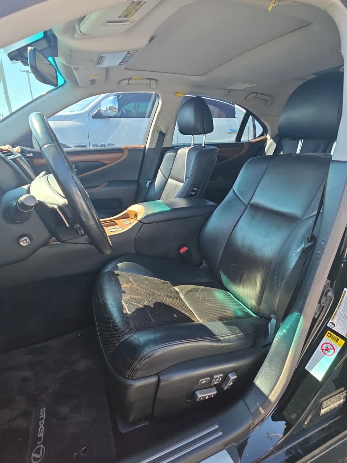 2010 Lexus LS 460 Luxury photo 2